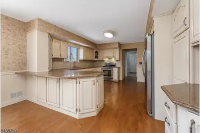 6 Bluebird Ct, Raritan Township, NJ 08822 - Photo 5