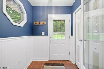 312 Lakeview Dr, Hampton Township, NJ 07860 - Photo 9