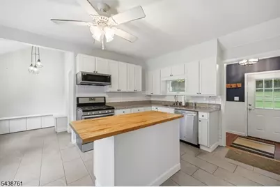 312 Lakeview Dr, Hampton Township, NJ 07860 - Photo 9
