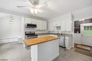 312 Lakeview Dr, Hampton Township, NJ 07860 - Photo 9