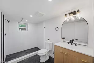166 Lincoln St, Montclair, NJ 07042 - Photo 29