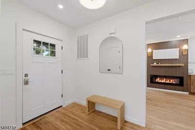 166 Lincoln St, Montclair, NJ 07042 - Photo 3