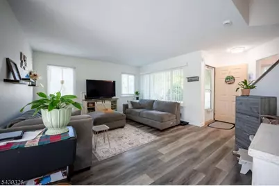 132 Longacre Ct, Hillsborough Township, NJ 08844 - Photo 5