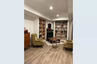 68 Kent Dr, Roseland, NJ 07068 - Photo 23