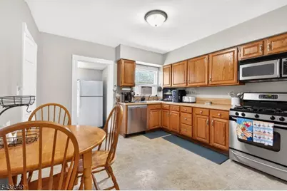 87 W Hanover Ave #2, Morris Plains, NJ 07950 - Photo 1