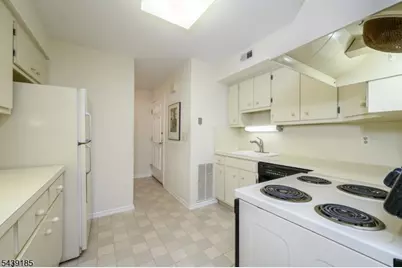 28 Countryside Dr Ondo, Bernards Township, NJ 07920 - Photo 5
