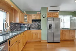 541 Page Ave, Lyndhurst Township, NJ 07071 - Photo 9