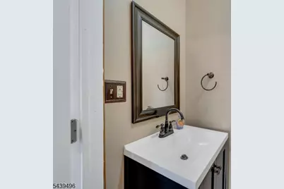541 Page Ave, Lyndhurst Township, NJ 07071 - Photo 11