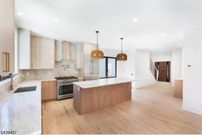 130 Warren St, Clifton, NJ 07013 - Photo 5