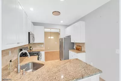 28 Kensington Dr, Randolph Township, NJ 07869 - Photo 9