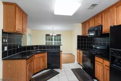 106 Wallace Ct, Green Brook Township, NJ 08812 - Photo 3