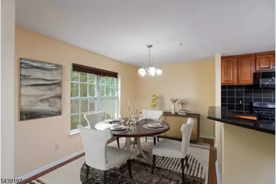 106 Wallace Ct, Green Brook Township, NJ 08812 - Photo 5