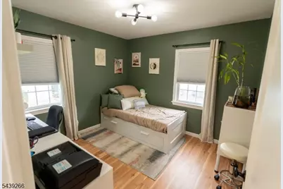 52 Knollwood Ter, Clifton, NJ 07012 - Photo 9