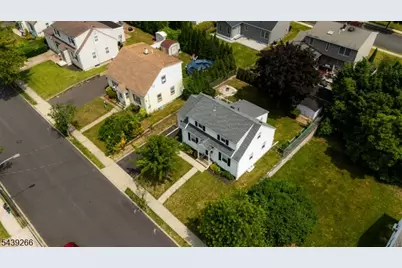 52 Knollwood Ter, Clifton, NJ 07012 - Photo 3