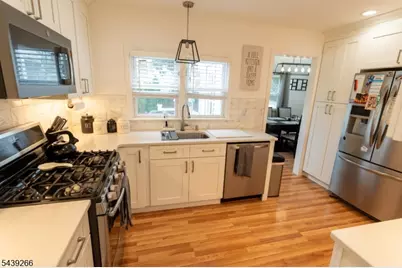 52 Knollwood Ter, Clifton, NJ 07012 - Photo 15