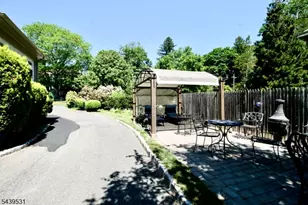 39 N Mountain Ave, Montclair, NJ 07042 - Photo 27
