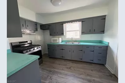 4 Whitehouse Ave, Readington, NJ 08889 - Photo 9