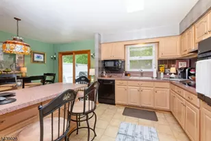 22 Holiday Dr, Hopatcong, NJ 07843 - Photo 9