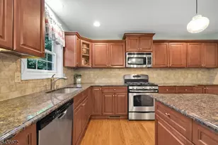 228 Atlantic Dr, Parsippany, NJ 07054 - Photo 27