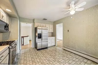 30 Tanglewood Dr, East Hanover Township, NJ 07936 - Photo 15