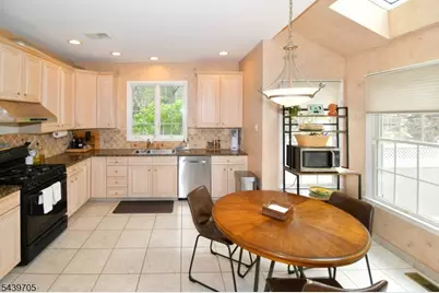 253 Patriot Hill Dr, Bernards Township, NJ 07920 - Photo 5