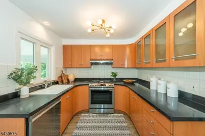 132 Haddon Pl, Montclair, NJ 07043 - Photo 17