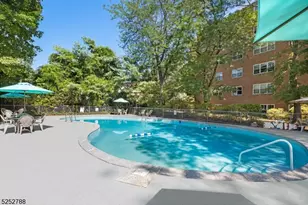 36 Hawthorne Pl, Montclair, NJ 07042 - Photo 9