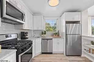 36 Hawthorne Pl, Montclair, NJ 07042 - Photo 3