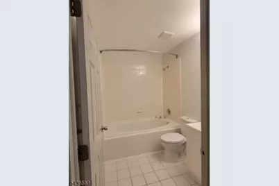 1076 Oakcroft Ln, Franklin Township, NJ 08873 - Photo 3