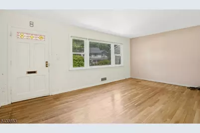 200 Runnymede Pkwy, New Providence, NJ 07974 - Photo 3