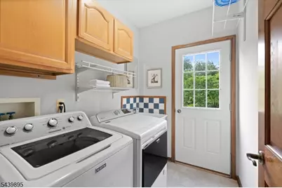 16 McIntire Dr, Hillsborough Township, NJ 08844 - Photo 23