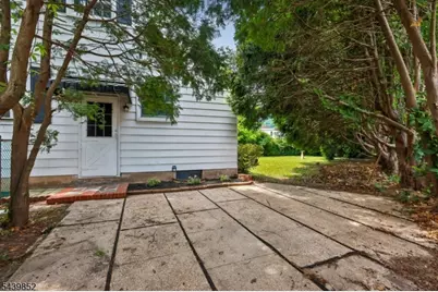 320 Redmont Rd, North Plainfield, NJ 07063 - Photo 3
