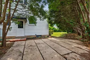 320 Redmont Rd, North Plainfield, NJ 07063 - Photo 3