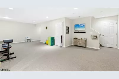 1028 Robin Ct, Green Brook Township, NJ 08812 - Photo 23