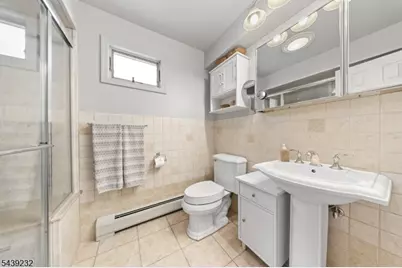 72 Robertson Ave, Hawthorne, NJ 07506 - Photo 21