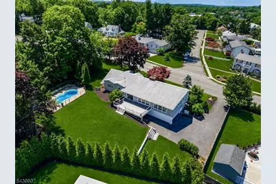 128 Beverly Rd, Fairfield, NJ 07004 - Photo 17