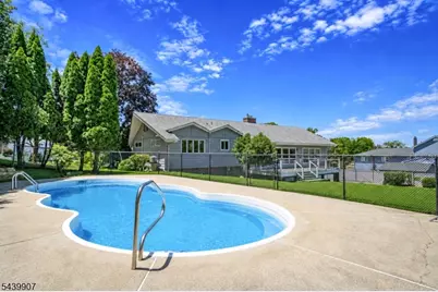 128 Beverly Rd, Fairfield, NJ 07004 - Photo 13