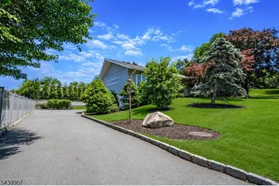 128 Beverly Rd, Fairfield, NJ 07004 - Photo 3