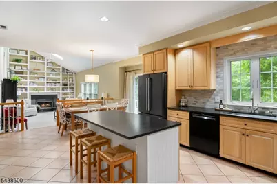 7 Lighthouse Cir, Jefferson Township, NJ 07849 - Photo 11