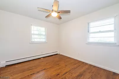 8 Kennedy Dr, Fairfield, NJ 07004 - Photo 17