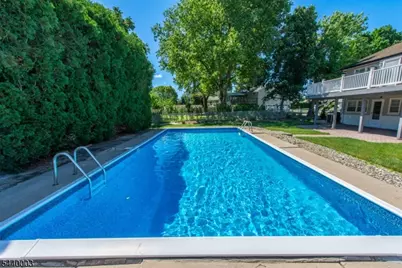 8 Kennedy Dr, Fairfield, NJ 07004 - Photo 29