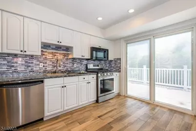 8 Kennedy Dr, Fairfield, NJ 07004 - Photo 3