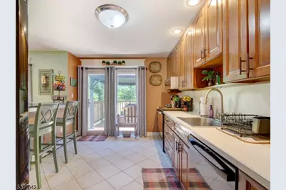 17 Sunset Dr, Mount Olive, NJ 07828 - Photo 9