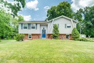 17 Sunset Dr, Mount Olive, NJ 07828 - Photo 1