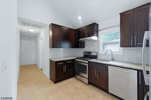 410 Lafayette Ave, Cliffside Park, NJ 07010 - Photo 9