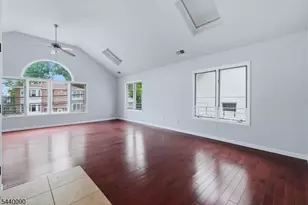 410 Lafayette Ave, Cliffside Park, NJ 07010 - Photo 3