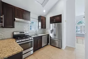 410 Lafayette Ave, Cliffside Park, NJ 07010 - Photo 7