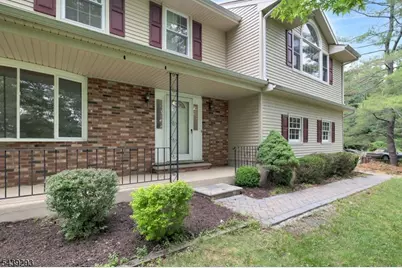 15 Linda Ln, Green Brook Township, NJ 08812 - Photo 5