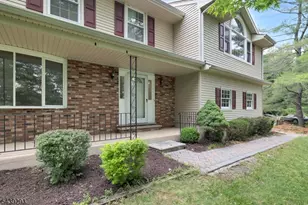 15 Linda Ln, Green Brook Township, NJ 08812 - Photo 5