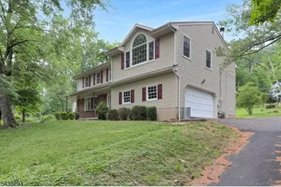 15 Linda Ln, Green Brook Township, NJ 08812 - Photo 3